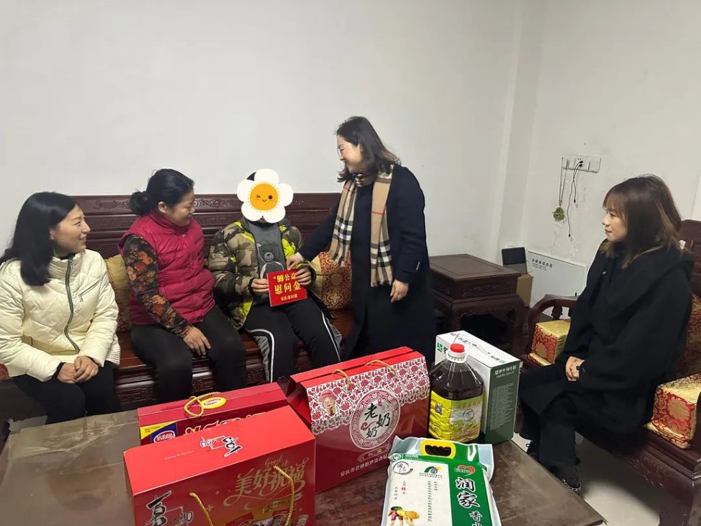 康明納要聞丨康明納總經(jīng)理龍淑珊到宜秀區(qū)開展結(jié)對走訪活動(dòng)
