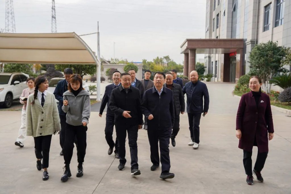 康明納要聞丨歡迎安慶市市長張君毅蒞臨康明納考察指導(dǎo)工作！